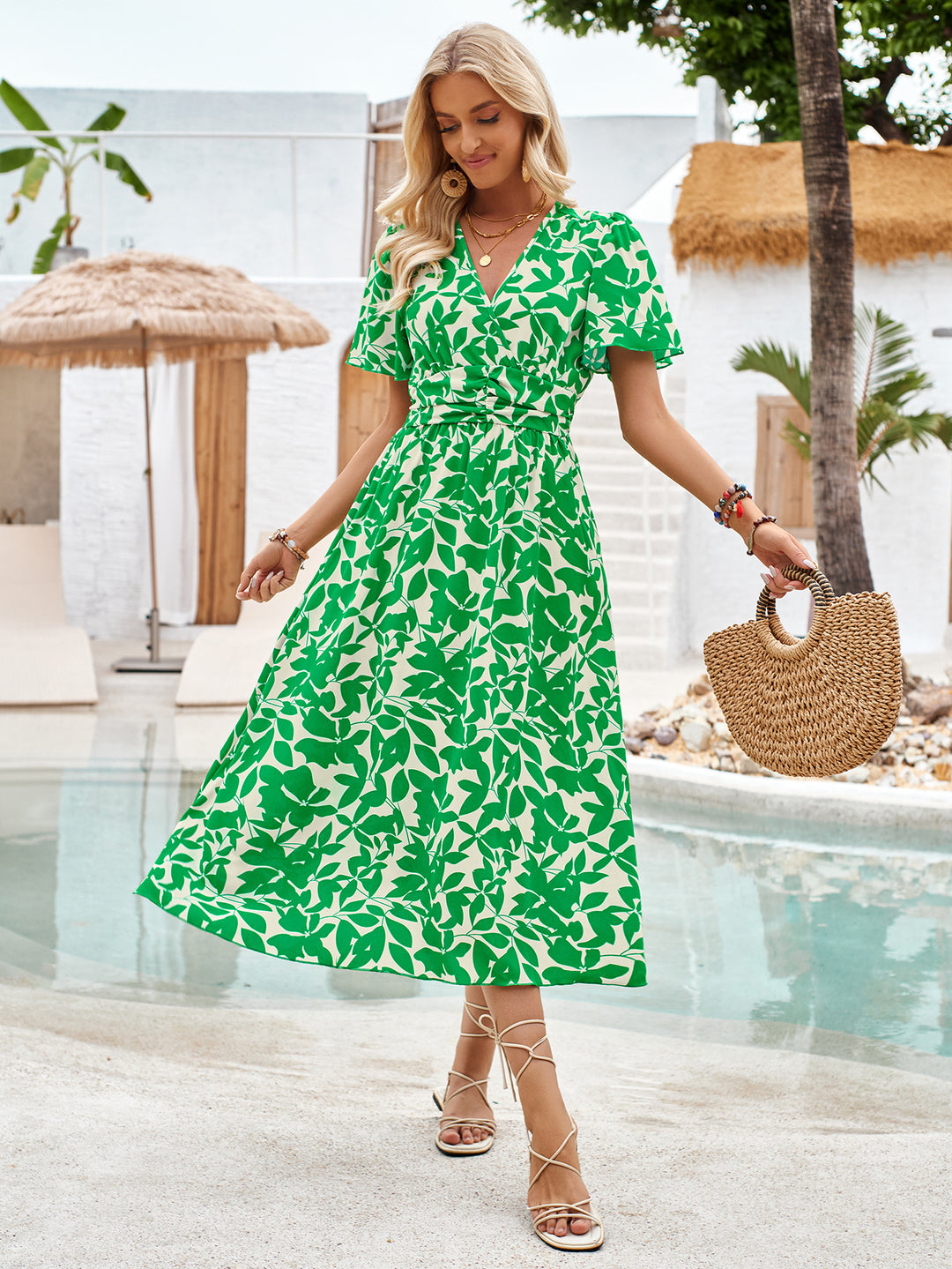 Dame maxikjole med blomstret print og figursyet design Stilla
