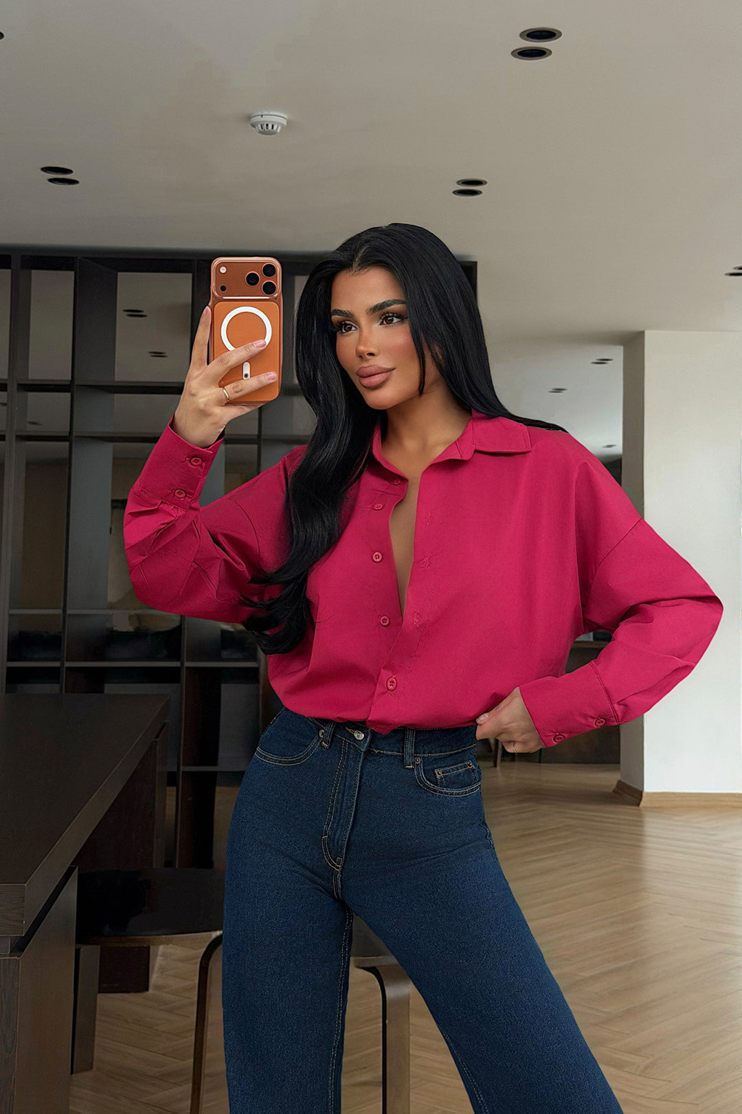 Damer elegant bluse med oversized snit og knapbar design Skovae