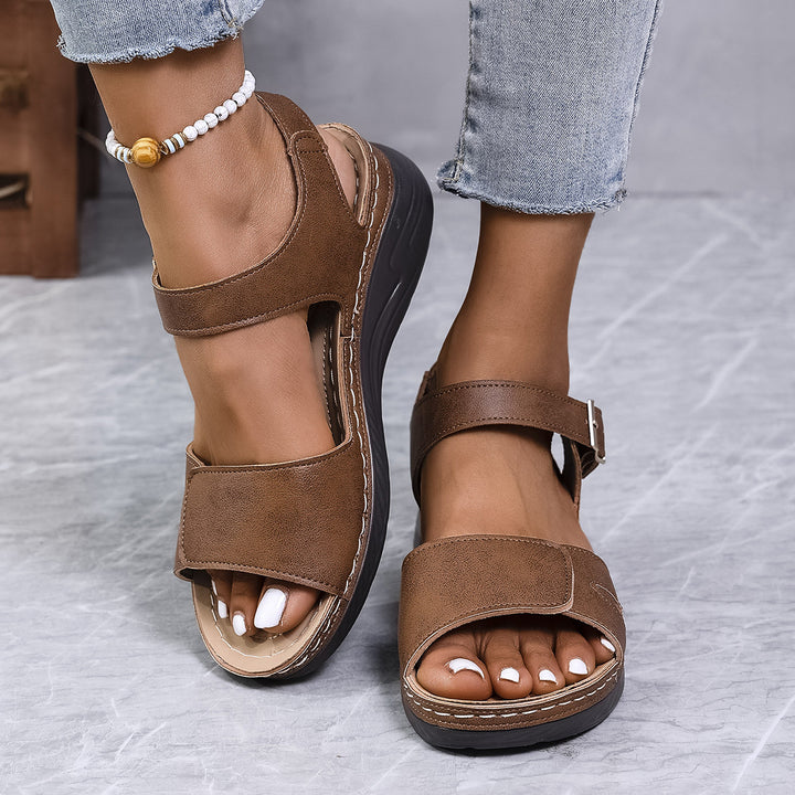 Dame Wedge-sandaler med justerbart remdesign og skridsikker sål Stilla