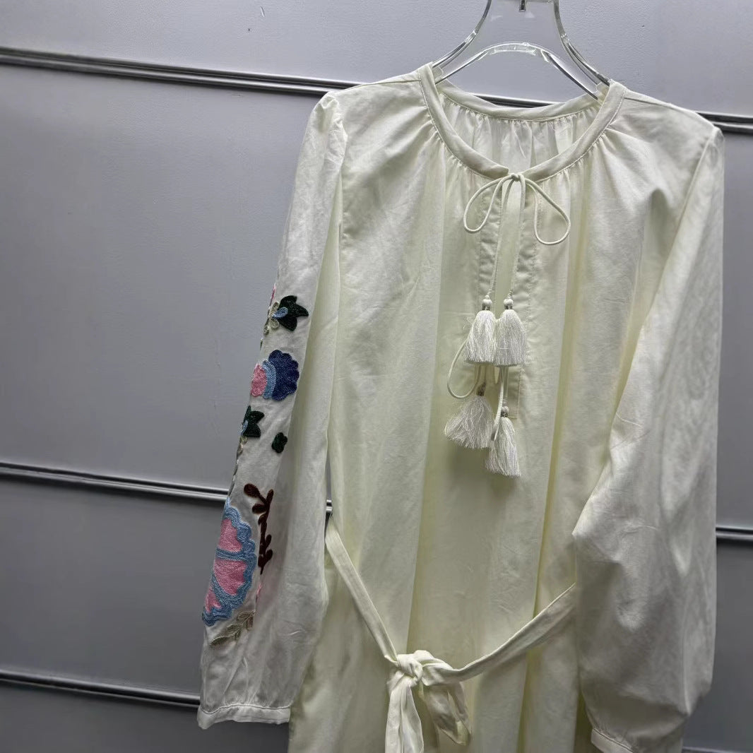 Dame Maxikjole med kunstfærdige broderier og elegant taljehæl Stilla
