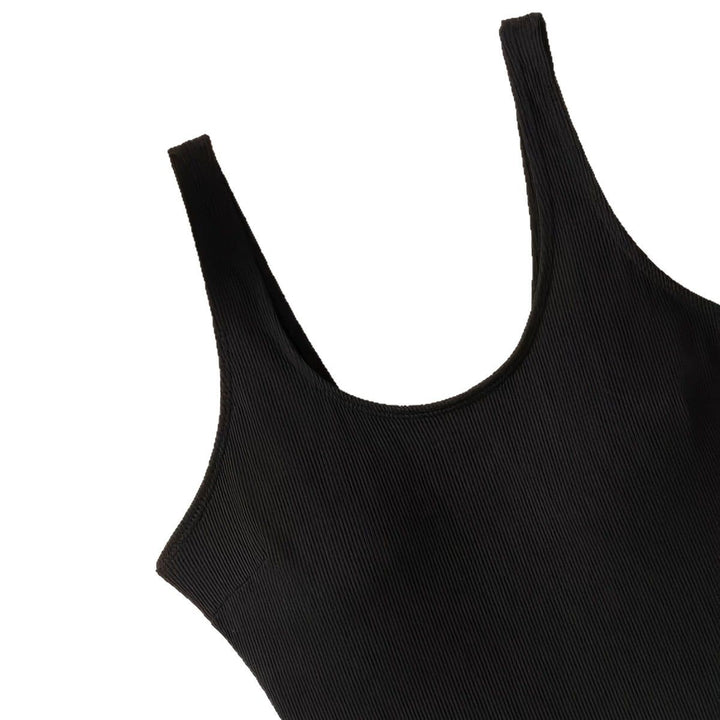 Dame one-piece badedragt med modetræk og flatterende pasform Stilla