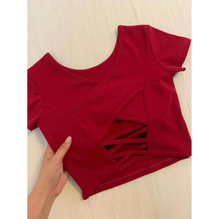 Femme Stilfuld Cut-Out T-shirt med Krydsdesign Stilla