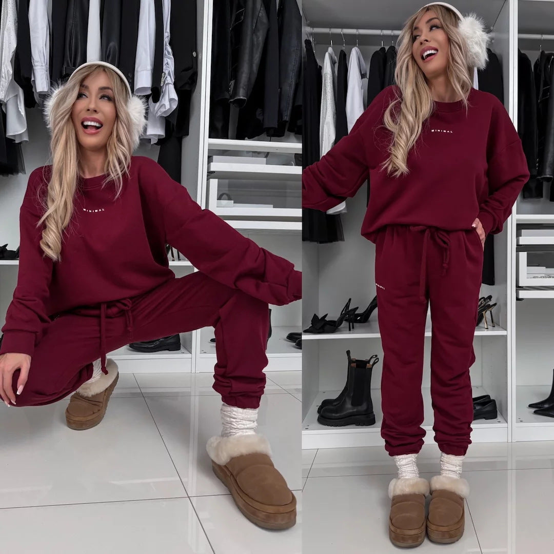 Kvindernes afslappede loungewear sæt med behagelig sweatshirt og hyggelige joggers Skovae