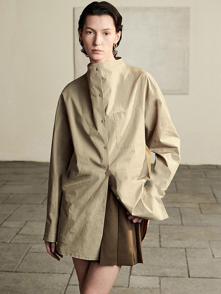 Dame moderne oversized-skjorte med ståkrave Stilla