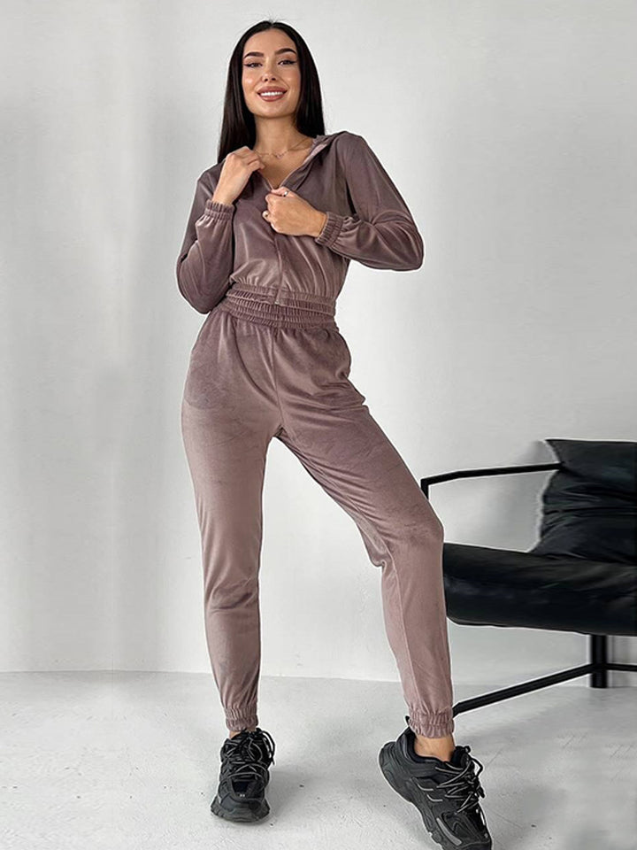 Kvindernes Velour Joggingdragt med Fashionabelt Cropped Design og Praktisk Lynlås Skovae
