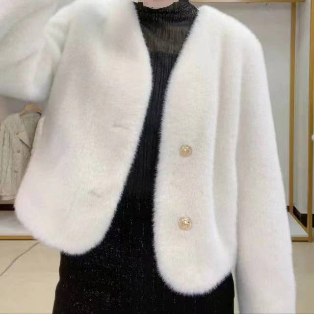 Kvinders fluffy kort jakke med elegante knapper Stilla