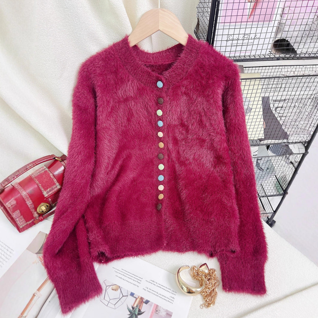 Kvinders fluffy cardigan med farverige knapper og bredskåret design Stilla