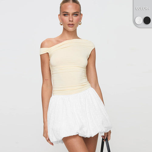 Dame asymmetrisk top med komfortabel rynkeeffekt og off-shoulder design Stilla