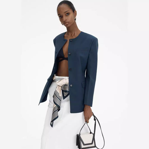 Dame skræddersyet blazer med moderne ståkrave og elegante knapdetaljer Stilla