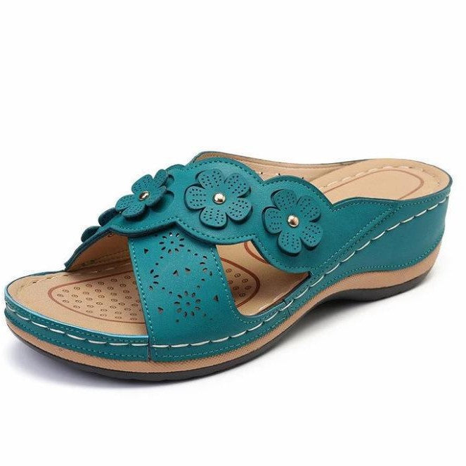 Dame Wedge-Pantoletten med blomsterapplikation og ergonomisk fodseng Stilla