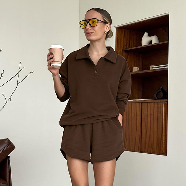 Dame Sporty Lounge-sæt med moderne polokrave og stilfulde shorts Stilla