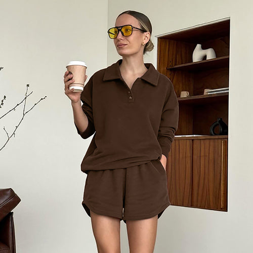 Dame Sporty Lounge-sæt med moderne polokrave og stilfulde shorts Stilla