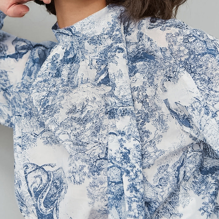 Damebluse med voluminøse ærmer og blomsterdesign Stilla