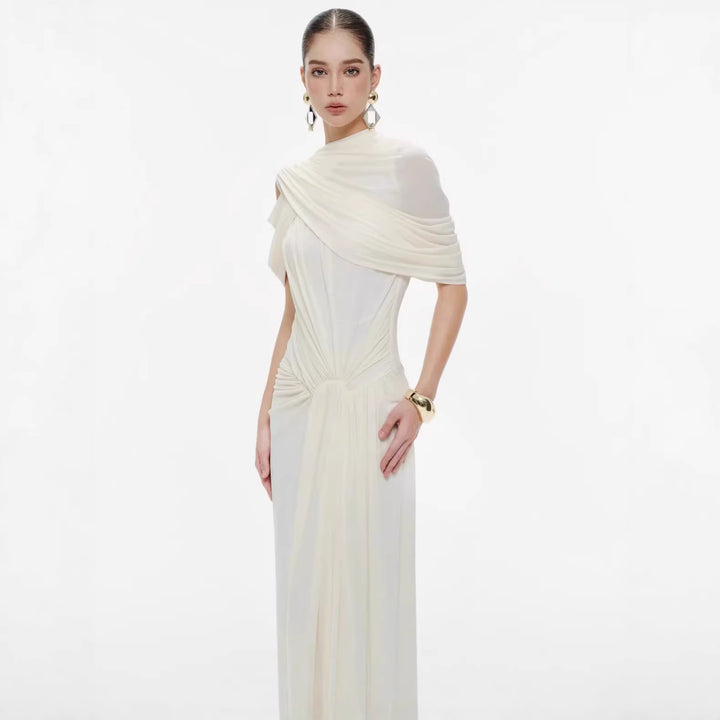Dame elegant maxikjole med innovative draperingsdetaljer og asymmetrisk overdel Skovae