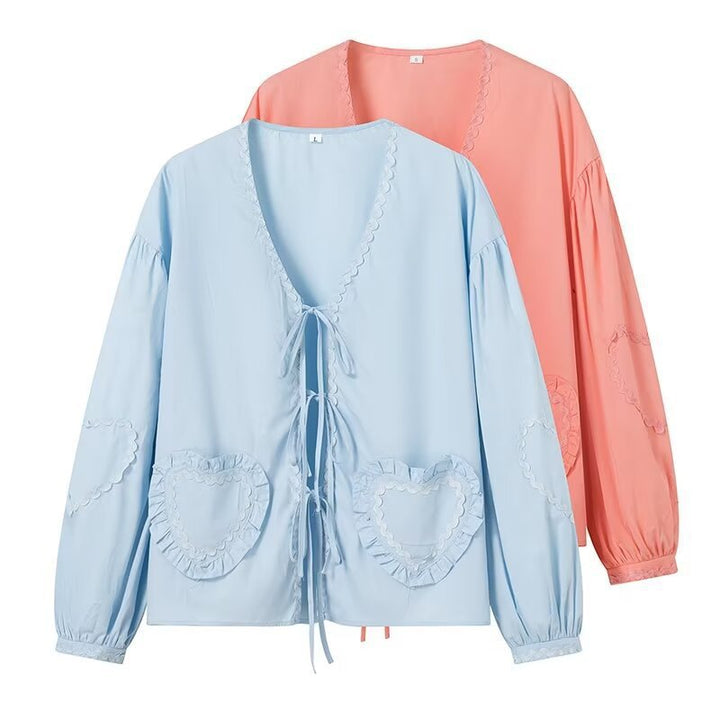 Dame Leges Bluse med Hjerteapplikationer og Volantdetaljer Stilla