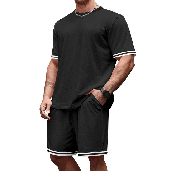 Herre nan sporty jersey sæt bestående af kortærmet t-shirt og bermuda shorts med kontraststriber, elastisk talje og skrålommer Skovae