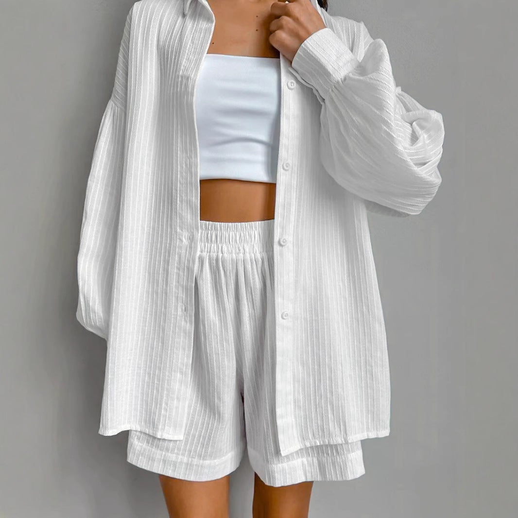 Dame sommer sæt i afslappet stil bestående af stribet bluse og shorts i løs pasform Stilla