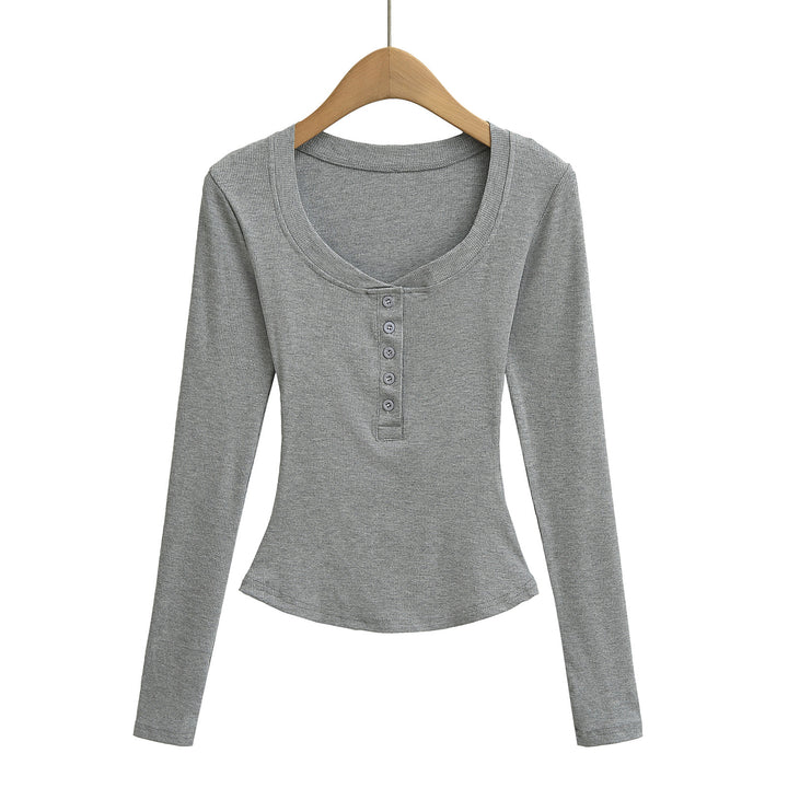 Dame Langærmet Henley Shirt med moderne knaplukning og elegant snit Stilla