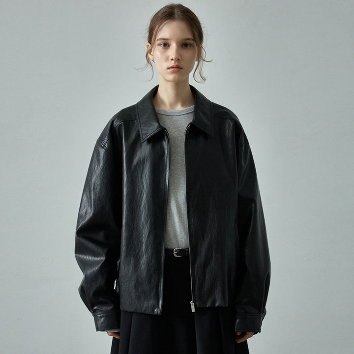 Dame læderjakke i afslappet oversized-stil med moderne detaljer Stilla