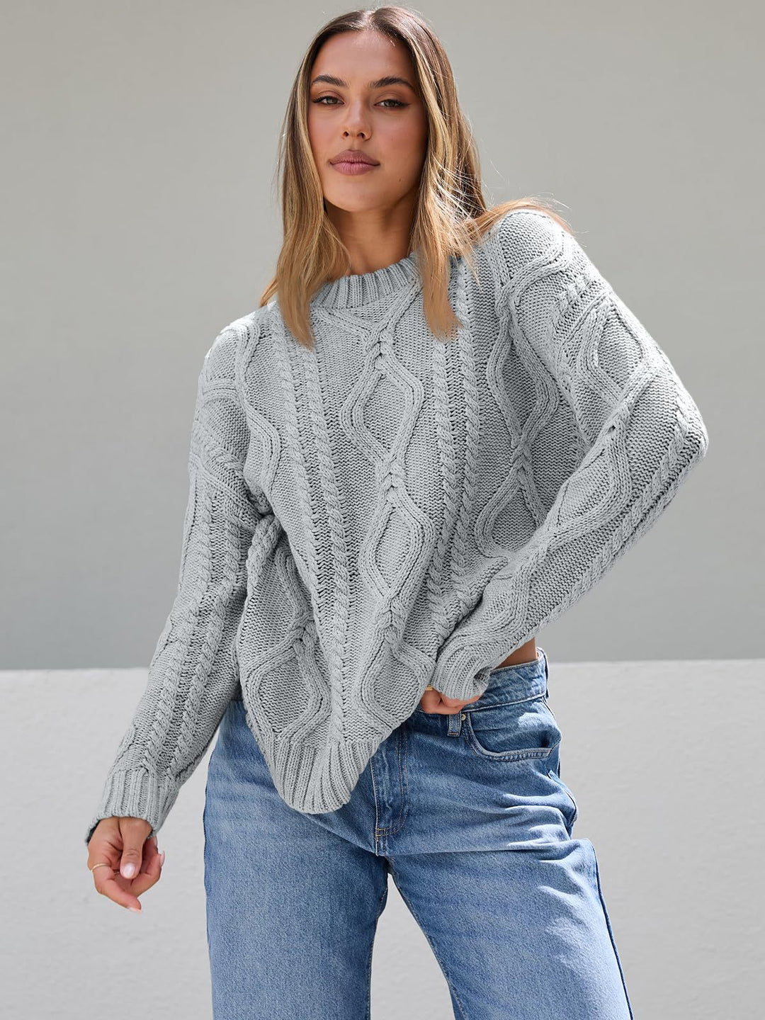 Kvinnernes chunky strikkede sweater med kabeldesign Stilla