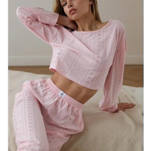 Dame Lækkert Pyjamasæt i let materiale med fin hulbroderi Stilla