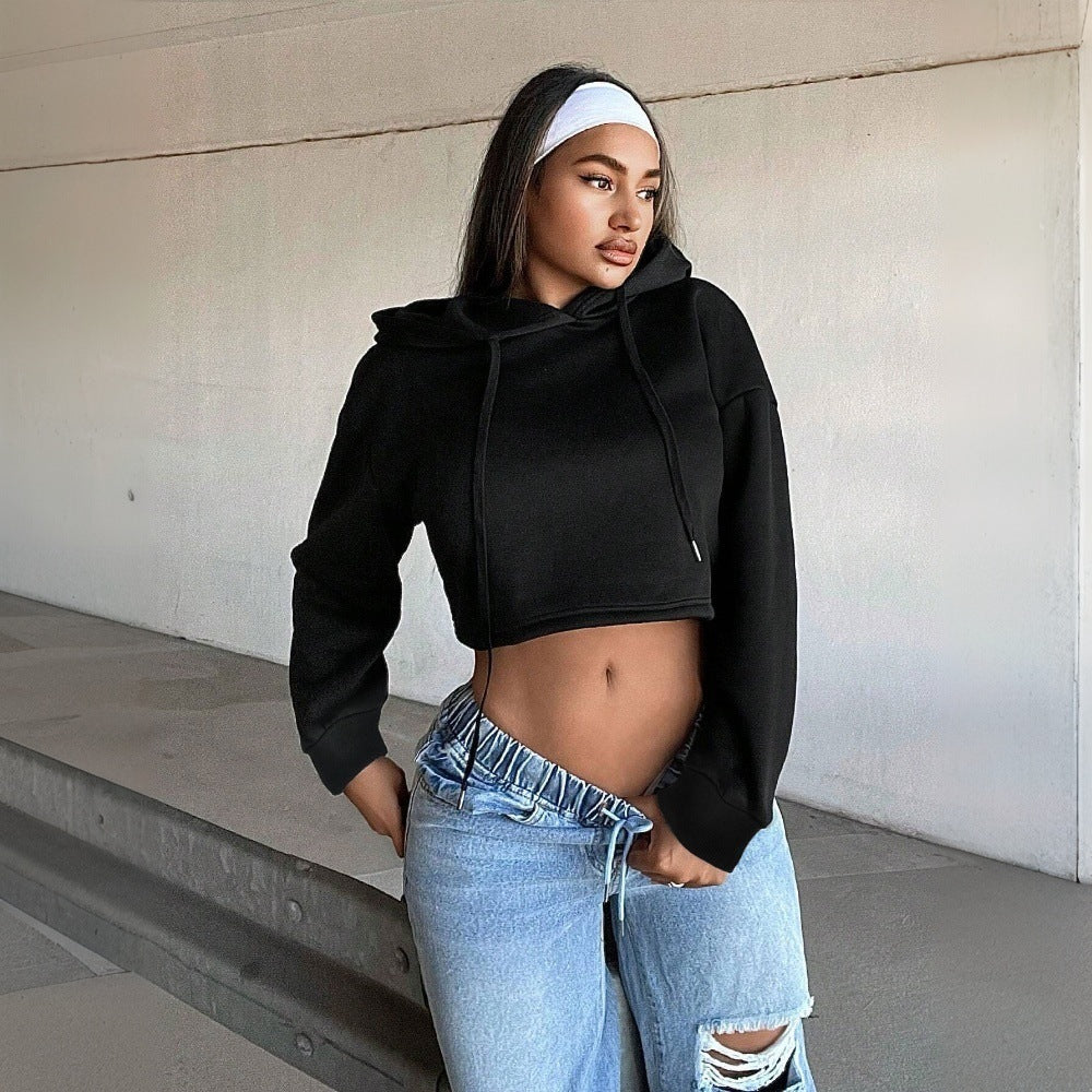 Kvinders cropped sweatshirt med en løs pasform og hætte Stilla