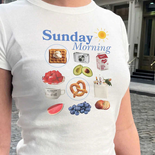 Dame T-shirt med kreativt morgenmadsmotiv og moderne skrift Skovae