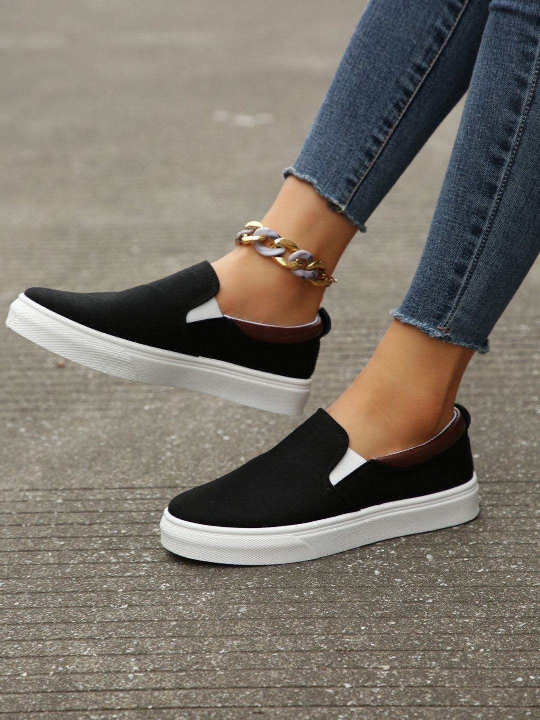 Dame Slip-On Sneakers lavet af højkvalitets overmateriale med elastiske indsatser Stilla