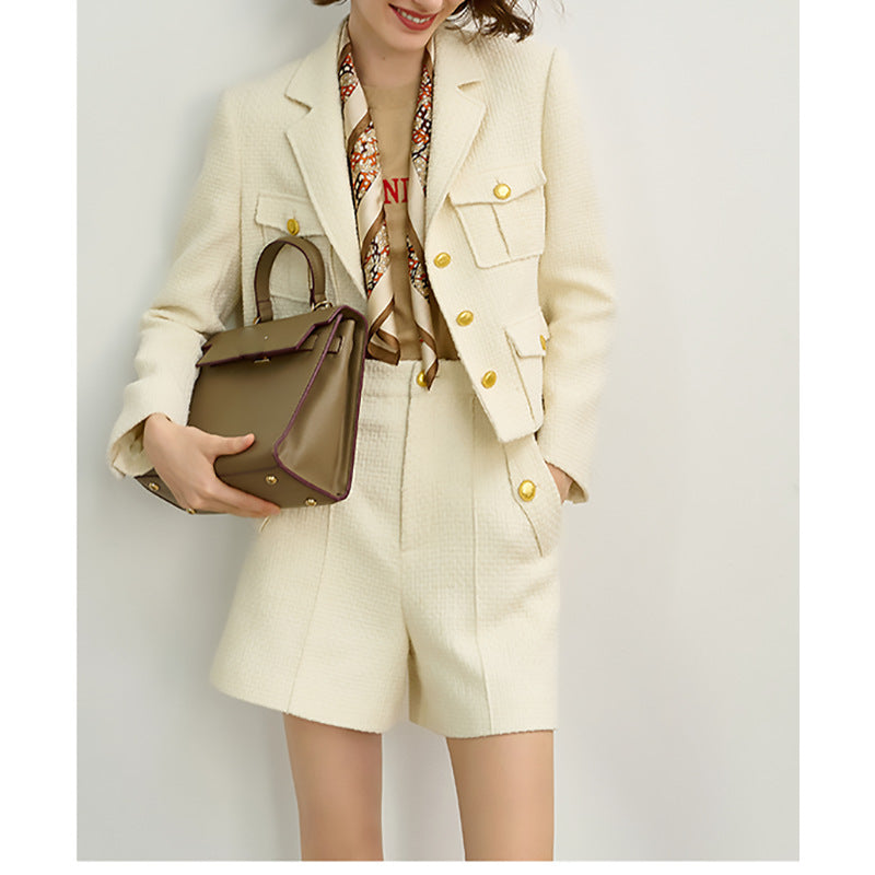 Dame Tweed Blazer med moderne lommer og gyldne detaljer Stilla