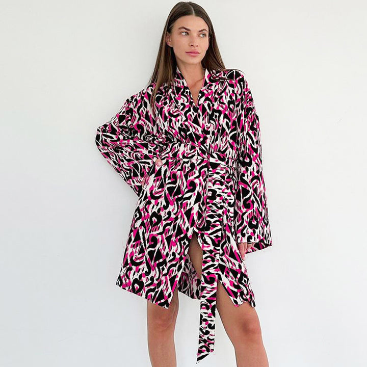Dame Kimono-Robe med moderne leopardmønster og elegante bånd Stilla
