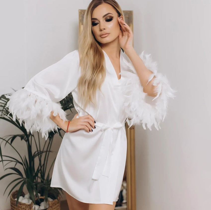 Damer Satin-nattøj med elegante fjerdetaljer Stilla