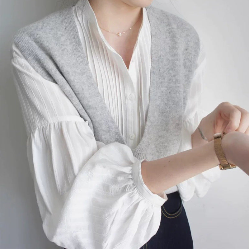Damebluse med voluminøse ærmer og elegant plissébehandling Stilla