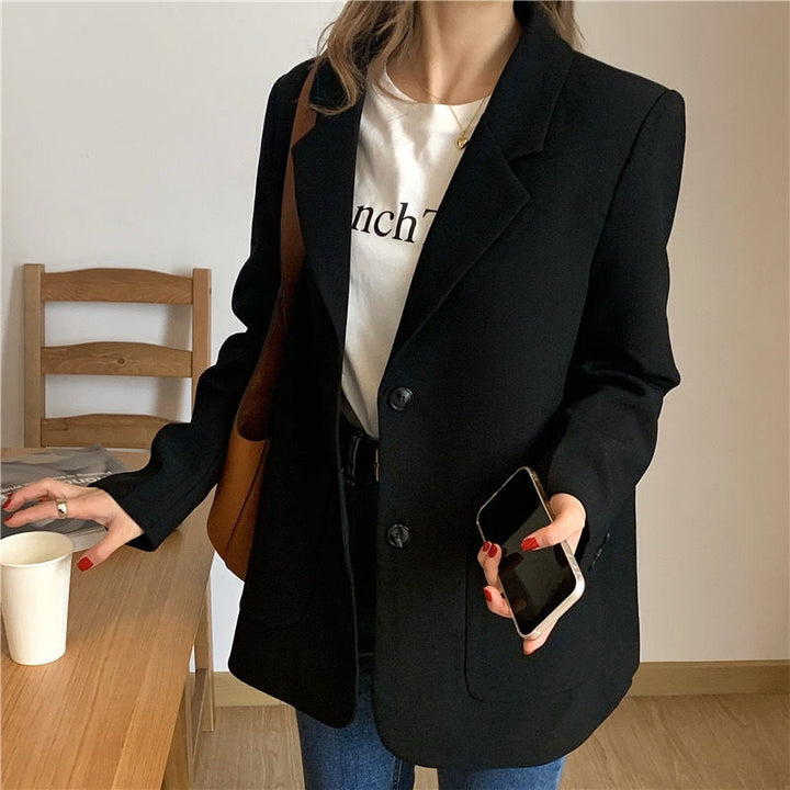 Kvindernes elegante og moderne blazer med klaplommer Stilla