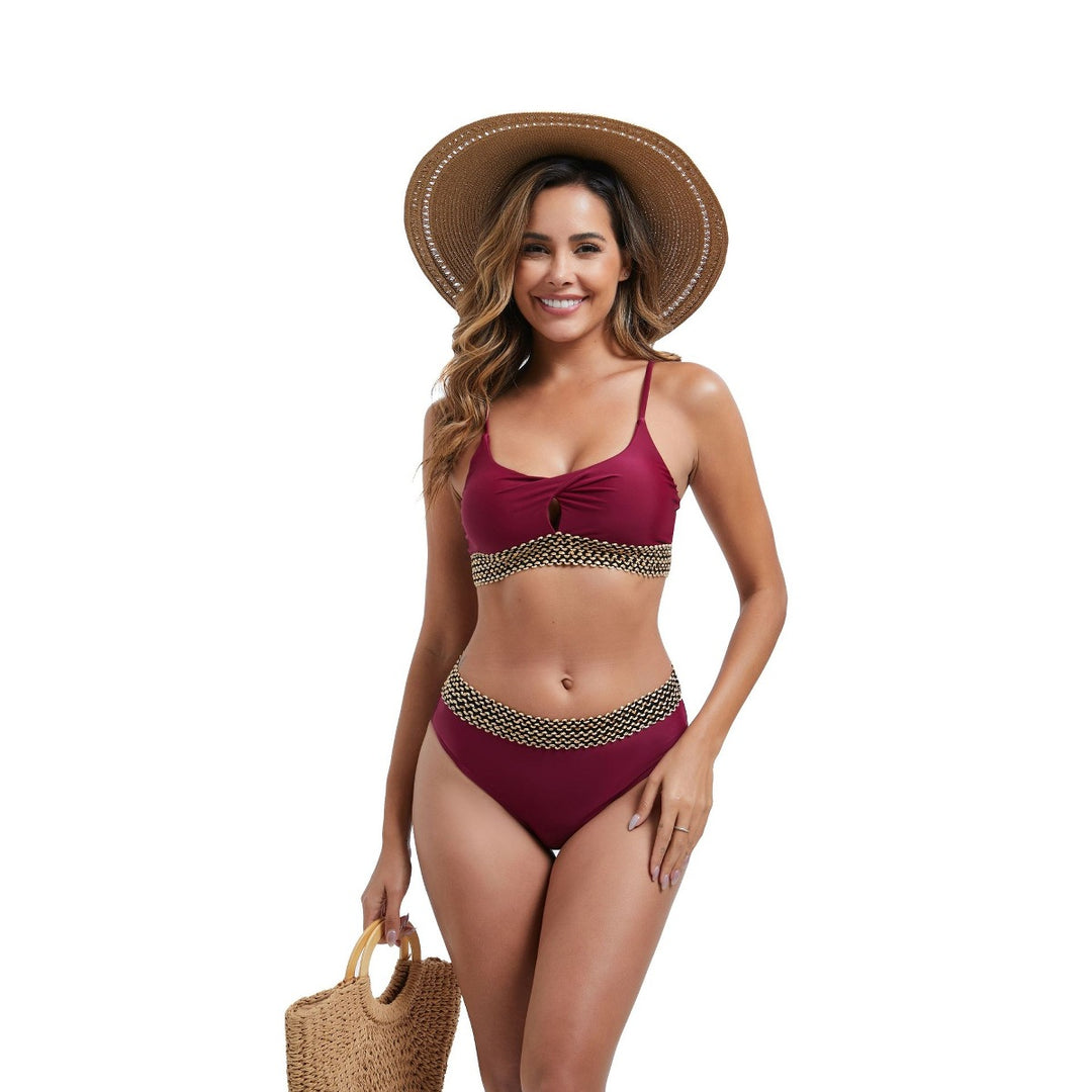 Dame bikini med stilfuld twist-design og farveafstemt bånd Stilla