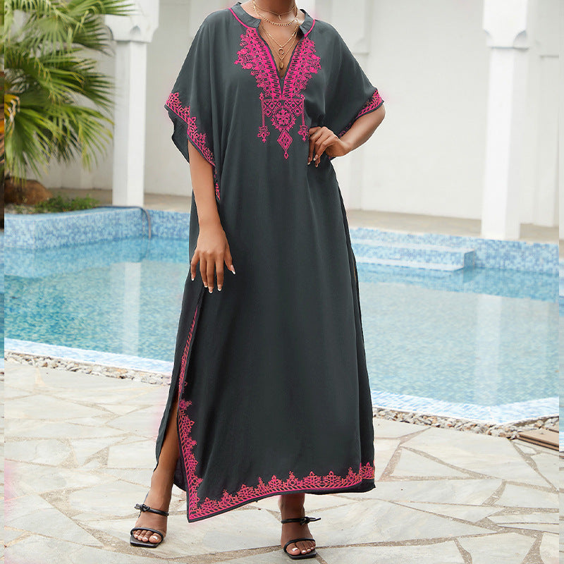 Dame Strandkaftan med kunstneriske broderier og sidelister Stilla