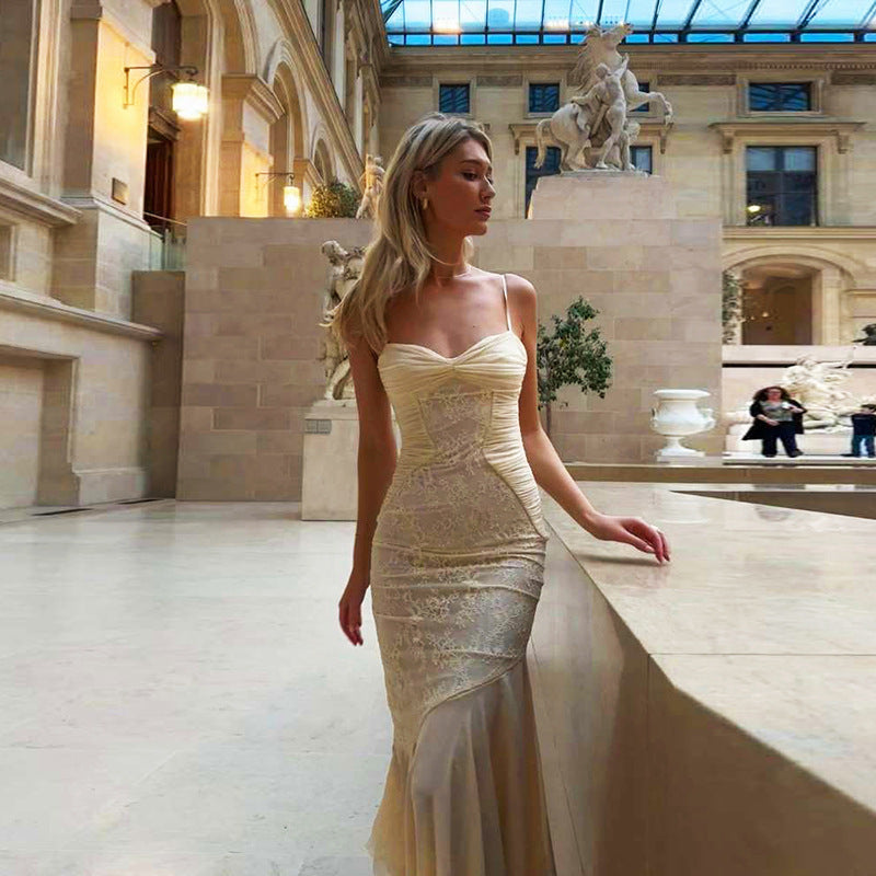 Dame Figurtilpasset Maxikjole med Spaghetti-stropper og elegant Draperingsdesign Skovae