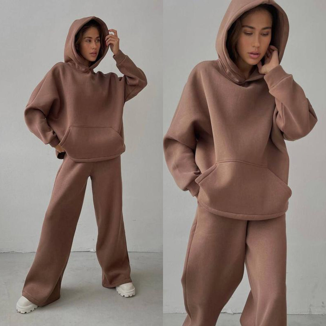 Kvinders afslappede hoodie og joggers look Skovae