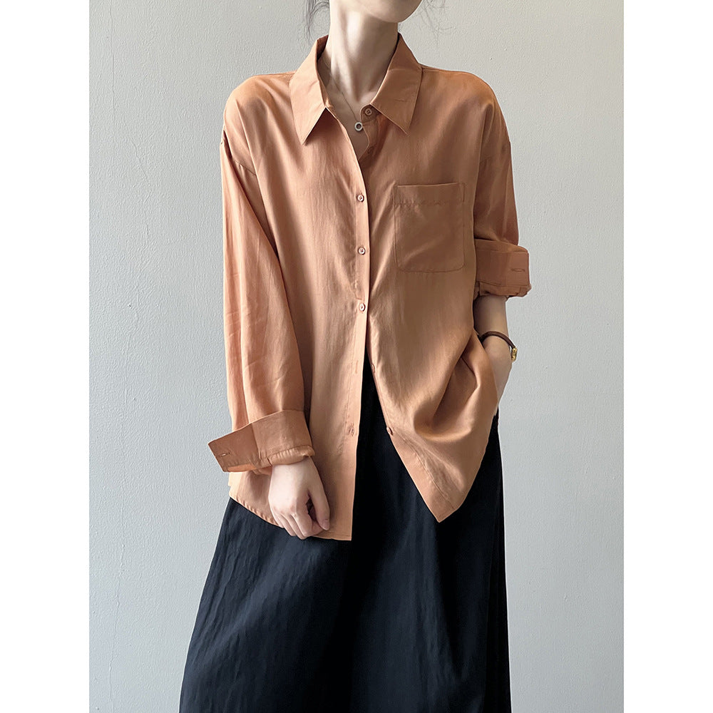 Dame elegant og luftig bluse med praktiske brystlommer og subtile ruffle detaljer Stilla