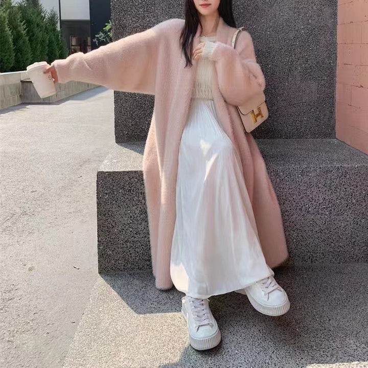 Kvinders Fluffy Maxi Cardigan med Dyb V-Hals og Oversized Silhuet Stilla