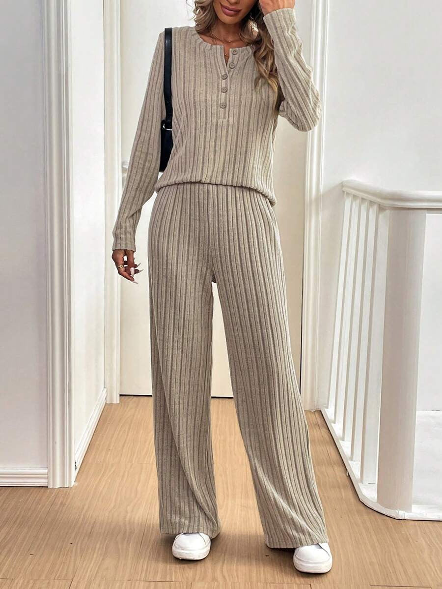 Dame loungewear-sæt af struktureret stof med moderigtigt ribmønster Stilla