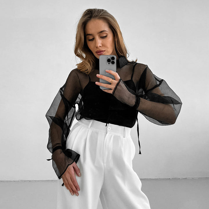 Dame chiffonbluse med gennemsigtige ærmer og elegant knaplukning Stilla