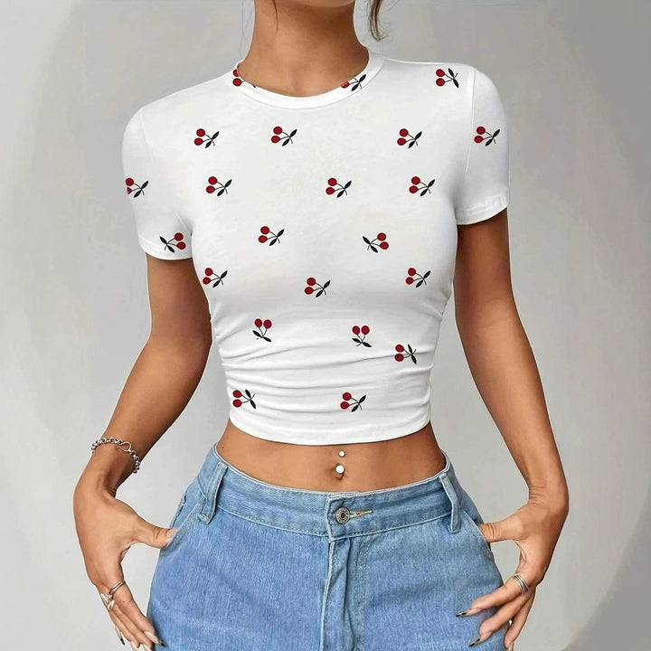 Dame Crop-T-Shirt med friske kirsebærmotiv og figursyet snit Skovae