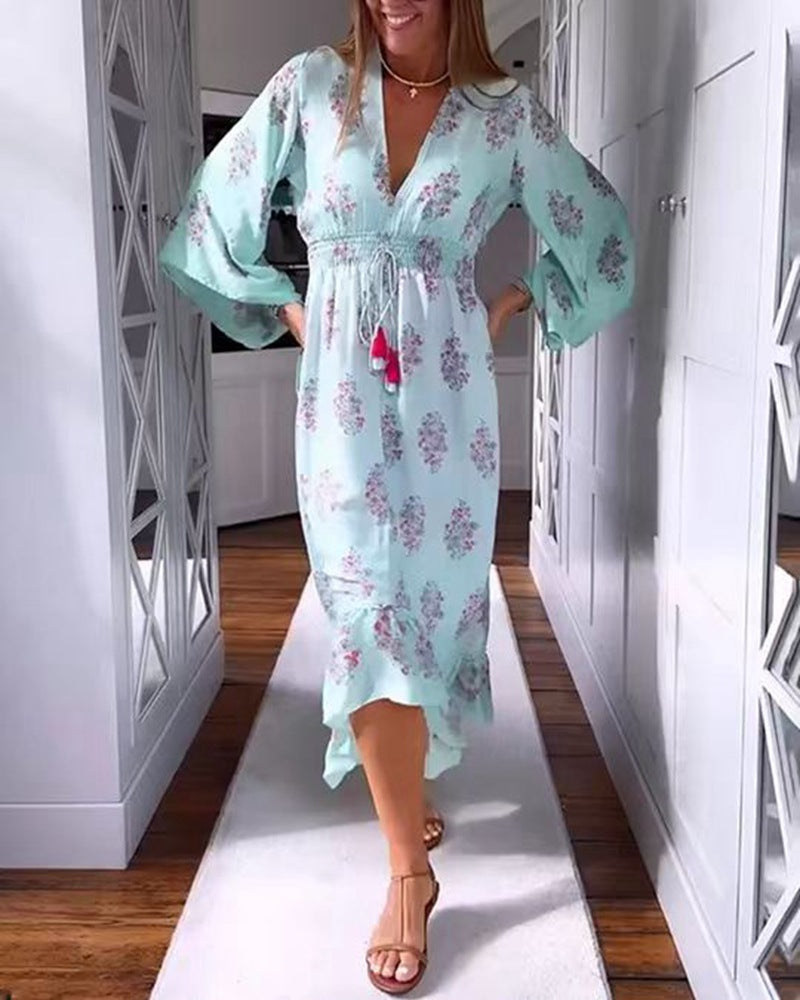Dame nan luftig-flydende Boho-midikjole med V-udskæring, gathered smock talje, snor med kvaster og asymmetrisk flæse kant Skovae