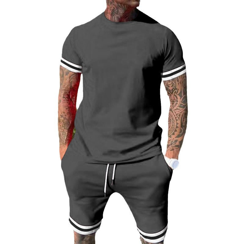Herre nan sporty fritidssæt lavet af bomuldsjersey med rundhalset t-shirt og snore shorts Skovae