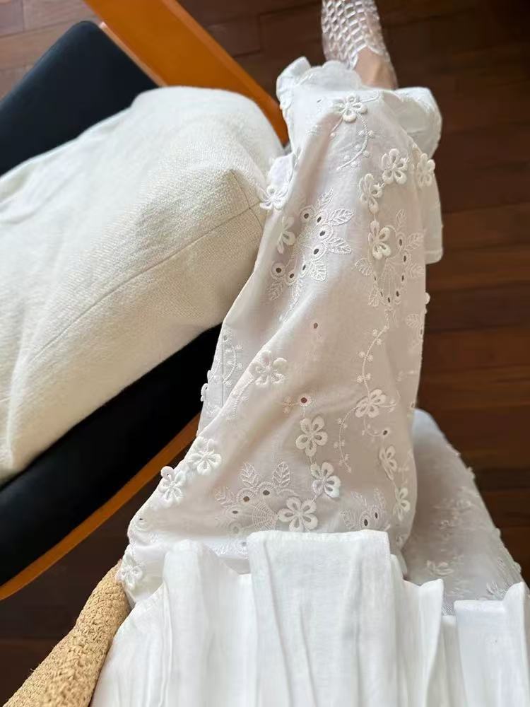 Dame Elegant og luftig buks med blomster broderedesign Stilla