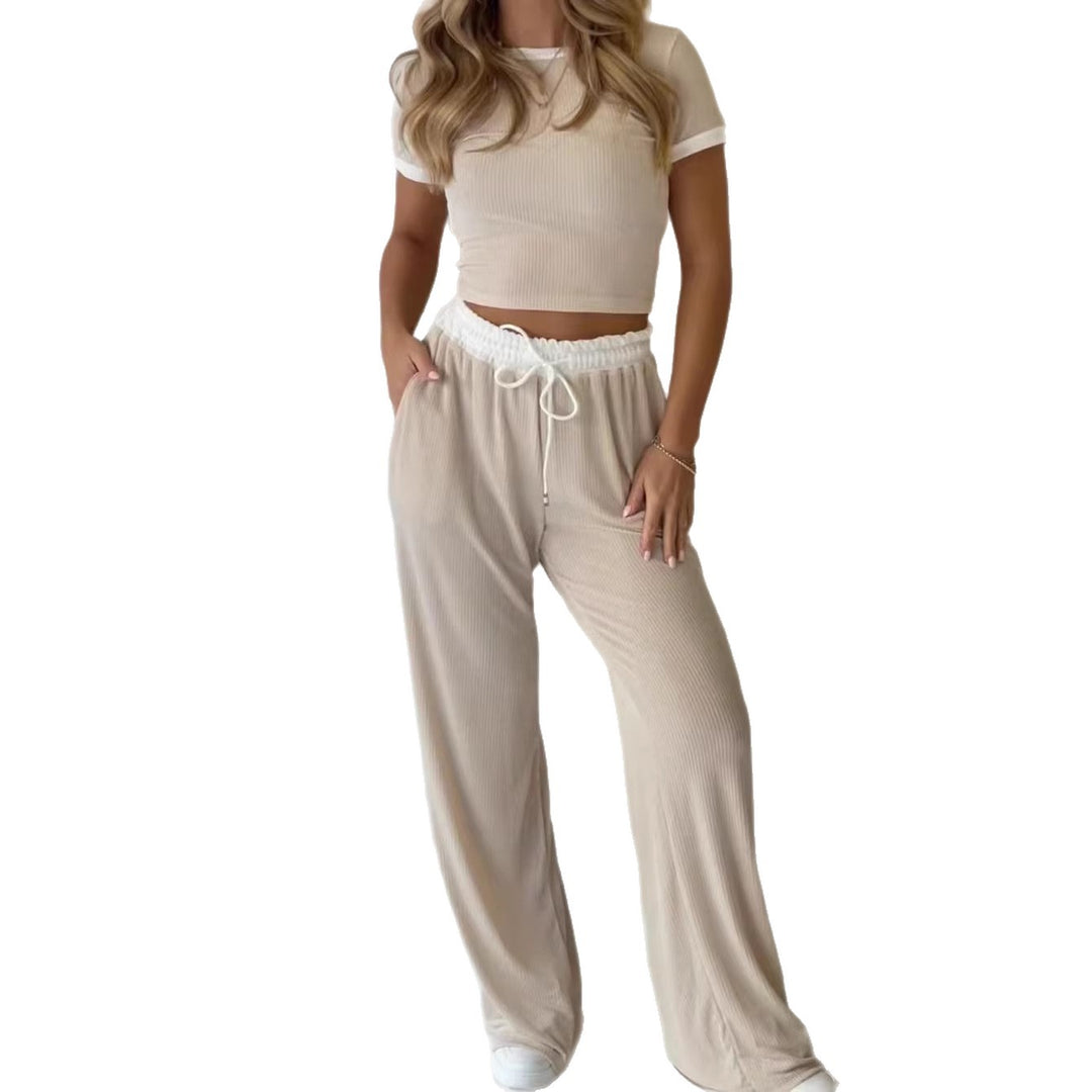 Dame afslappet to-delt fritidssæt med cropped T-shirt og vidde bukser Skovae