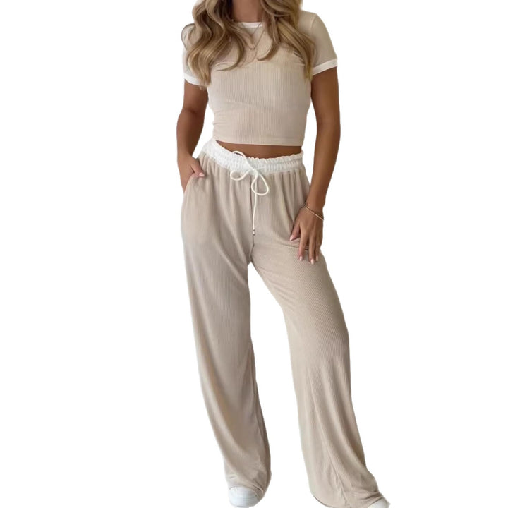 Dame afslappet to-delt fritidssæt med cropped T-shirt og vidde bukser Skovae