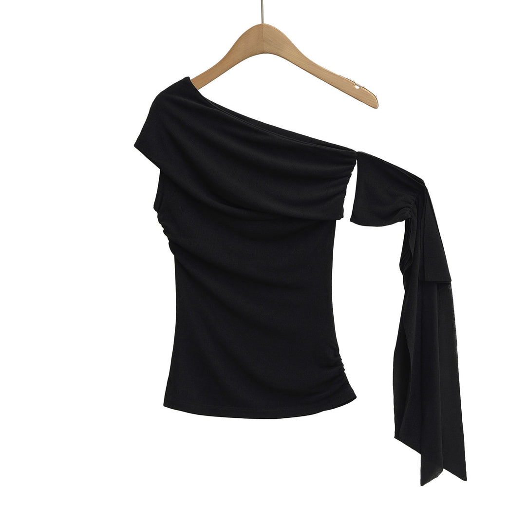 Dame stilfuldt, asymmetrisk top med raffinerede draperingselementer Stilla