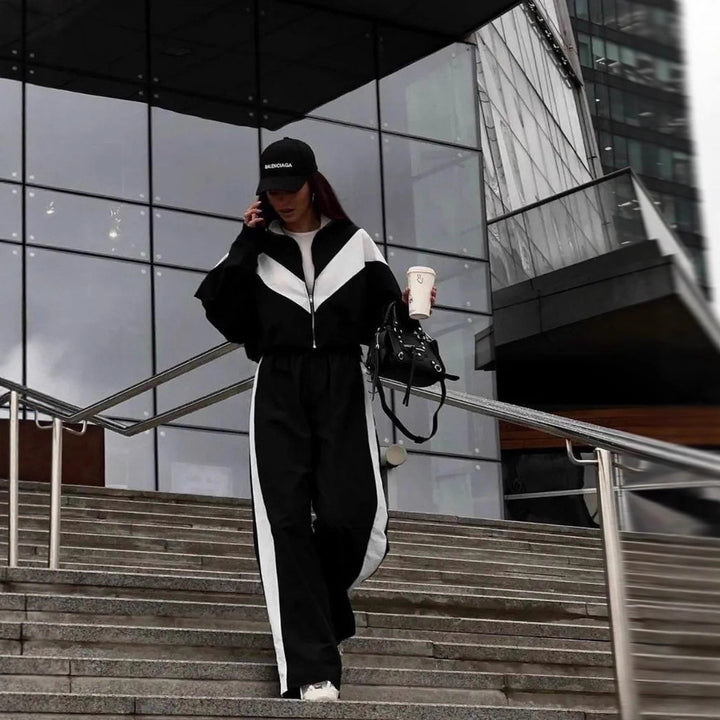 Kvinders sporty fleece sæt med høj krave og sidelister Skovae