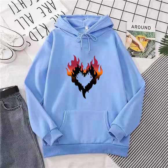 Kvinders hoodie med kreativ flammehjerte design Skovae